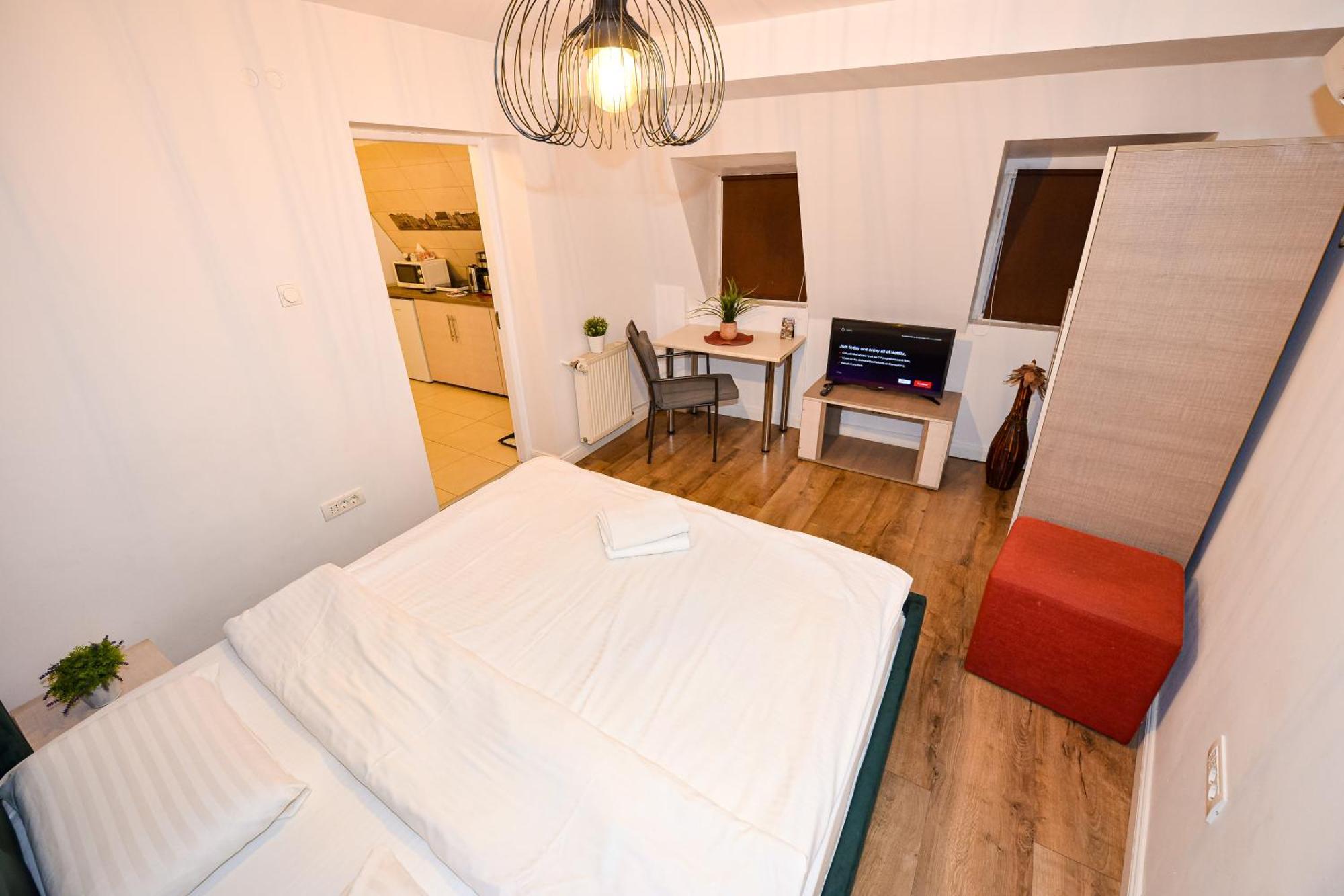 The Lincoln Suites - Central Shabbat Friendly Apartments Бухарест Экстерьер фото