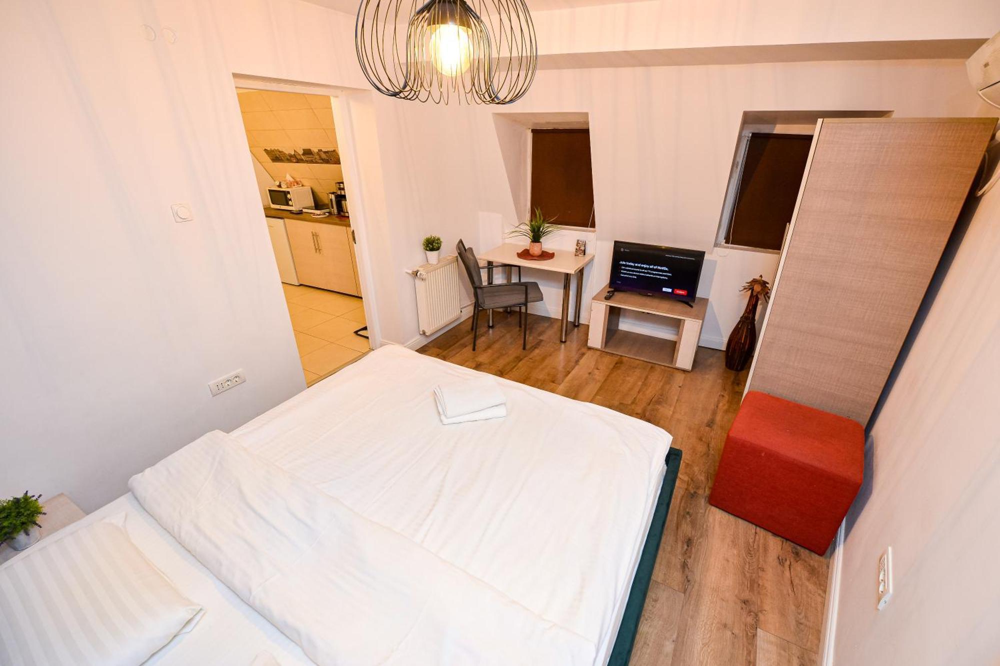The Lincoln Suites - Central Shabbat Friendly Apartments Бухарест Экстерьер фото