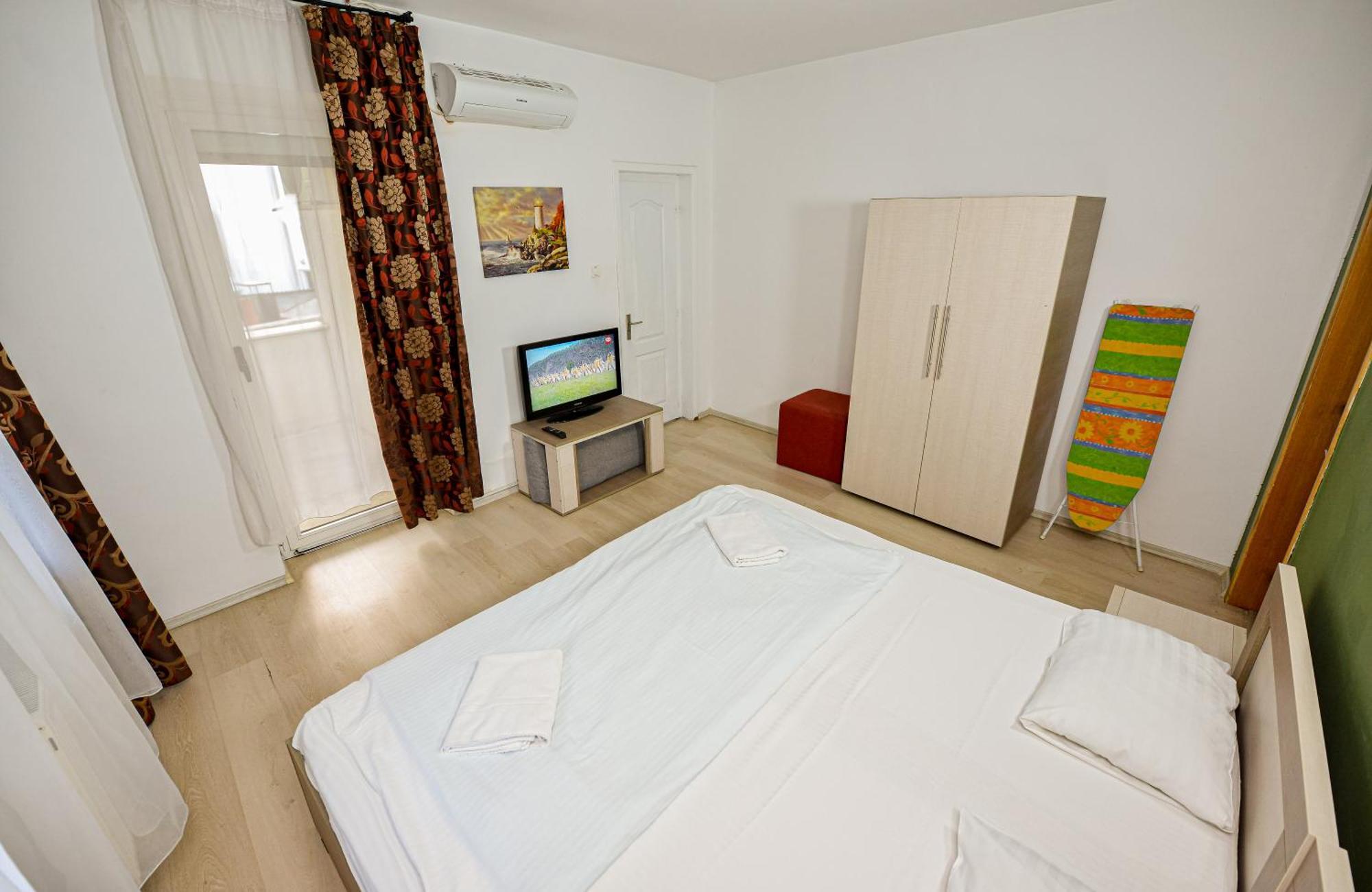 The Lincoln Suites - Central Shabbat Friendly Apartments Бухарест Экстерьер фото