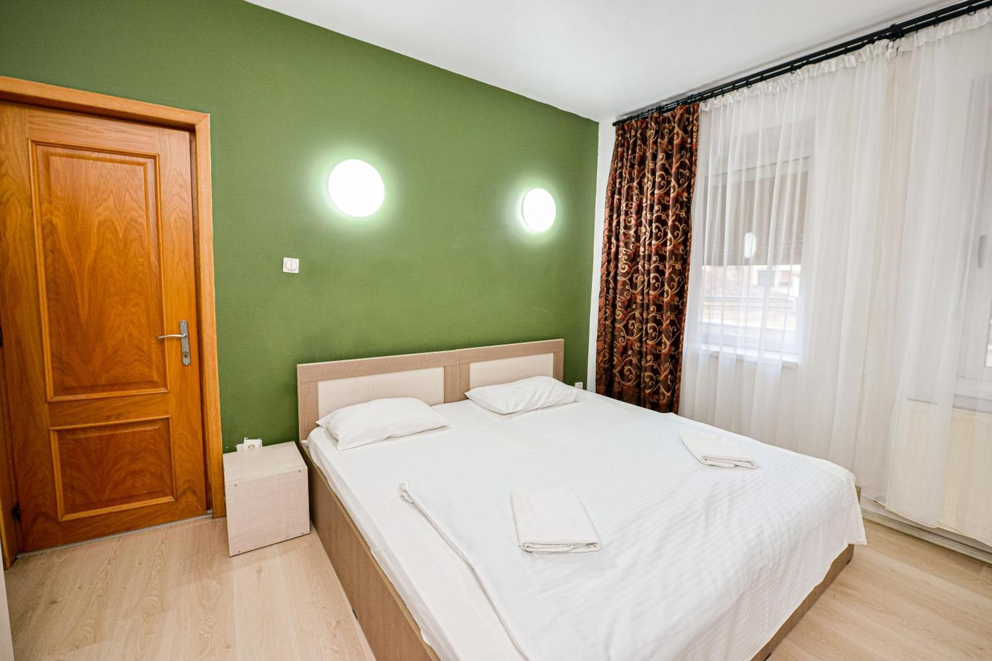 The Lincoln Suites - Central Shabbat Friendly Apartments Бухарест Экстерьер фото