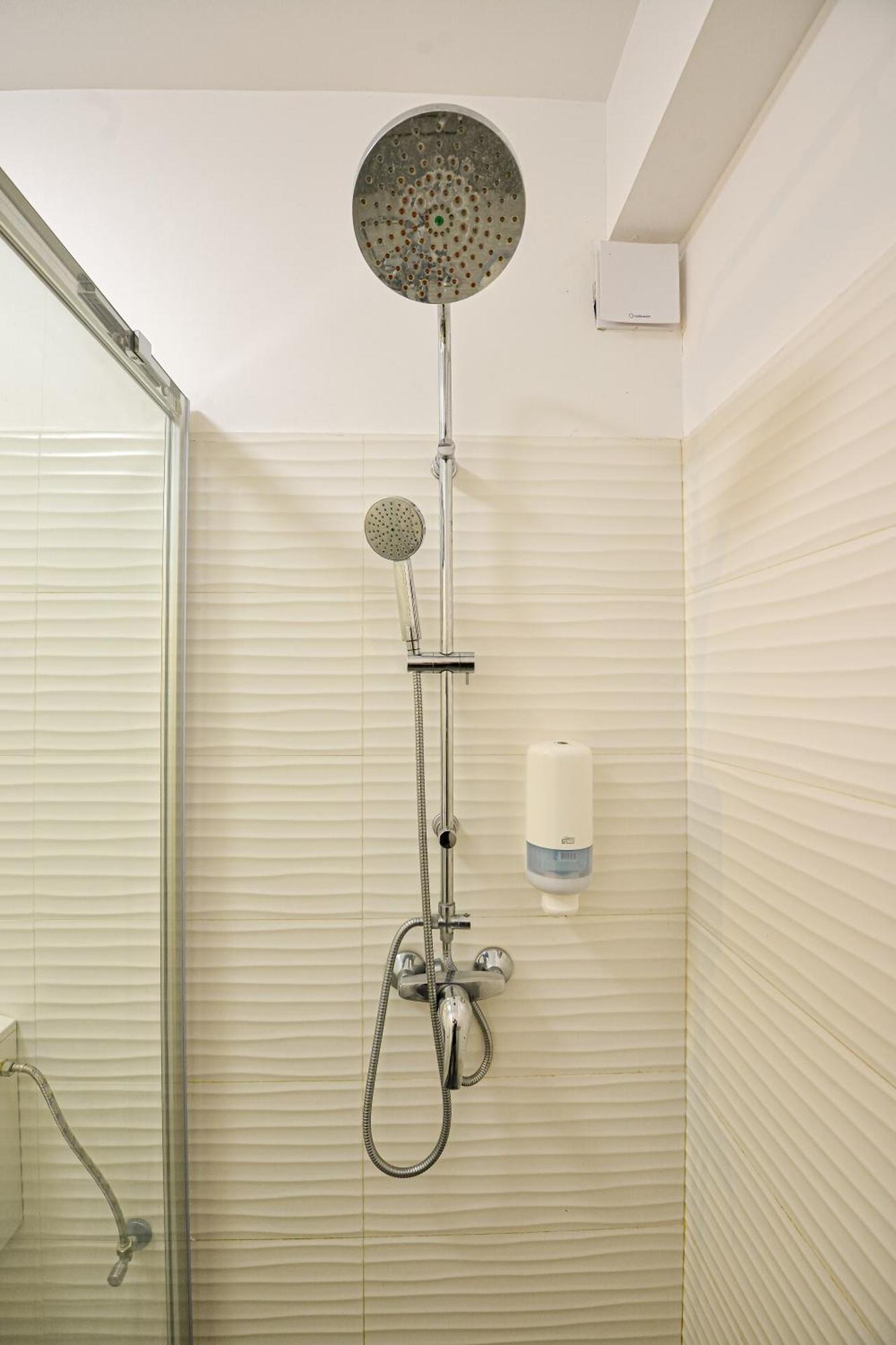 The Lincoln Suites - Central Shabbat Friendly Apartments Бухарест Экстерьер фото