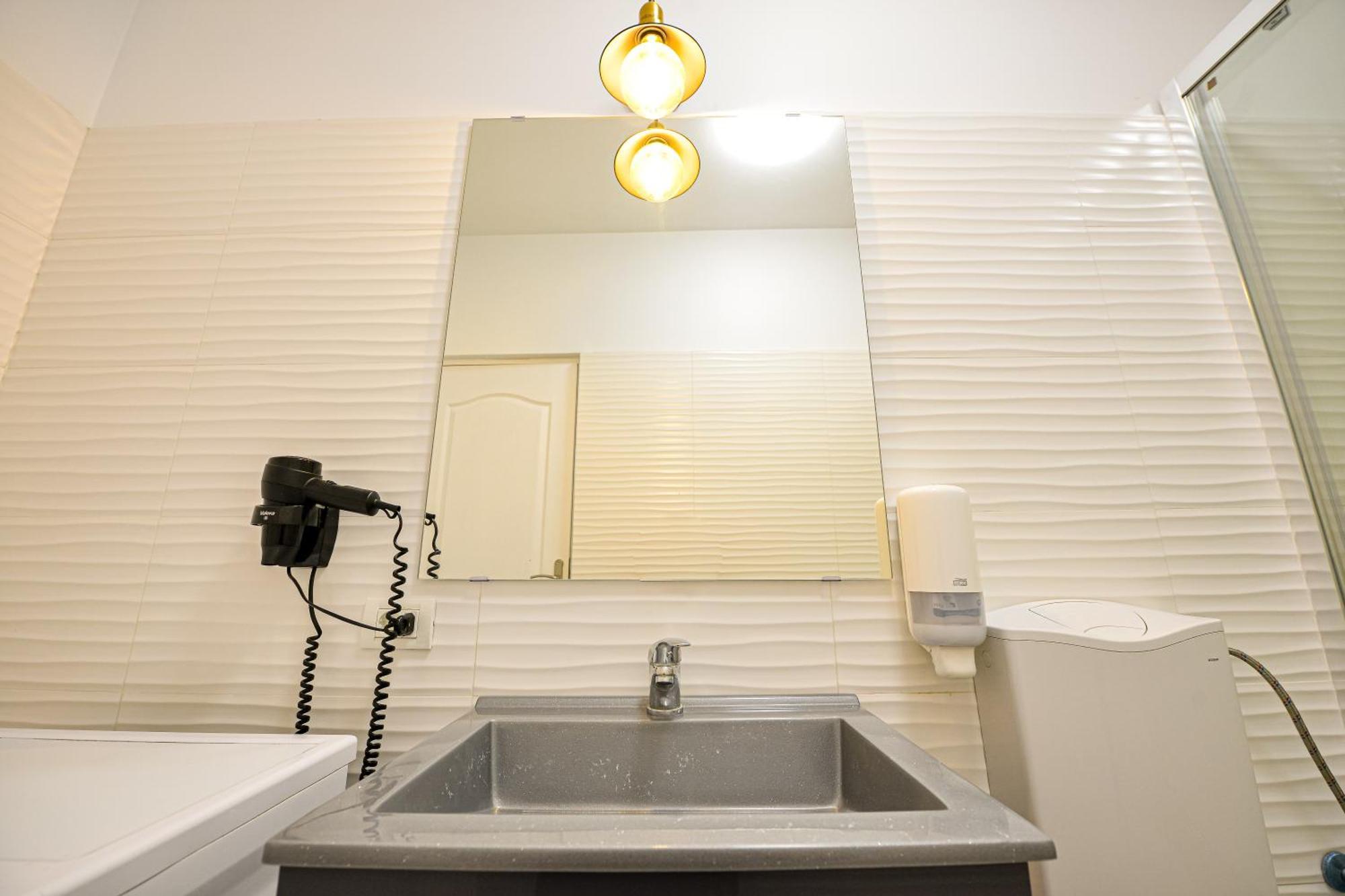 The Lincoln Suites - Central Shabbat Friendly Apartments Бухарест Экстерьер фото