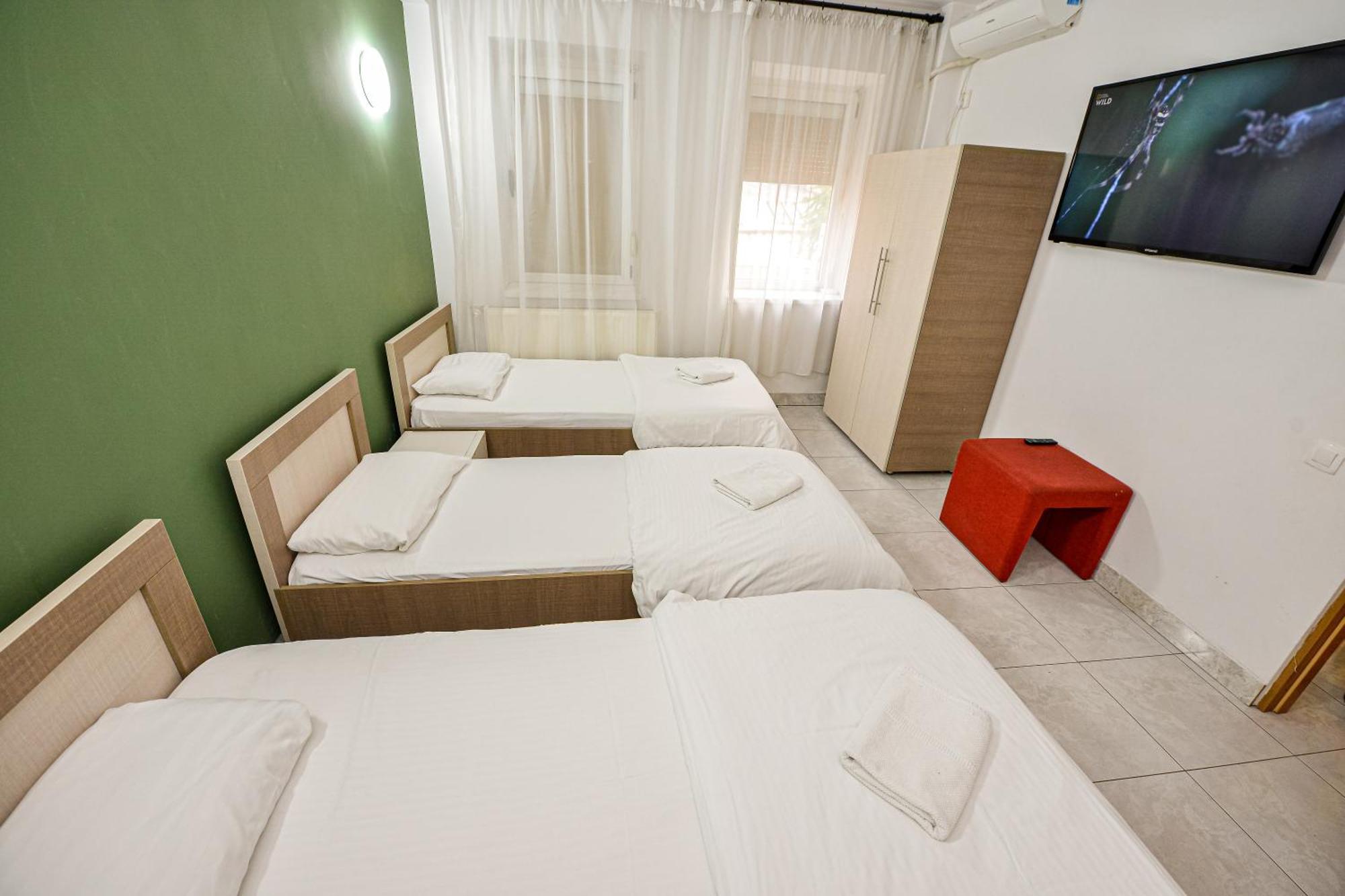 The Lincoln Suites - Central Shabbat Friendly Apartments Бухарест Экстерьер фото