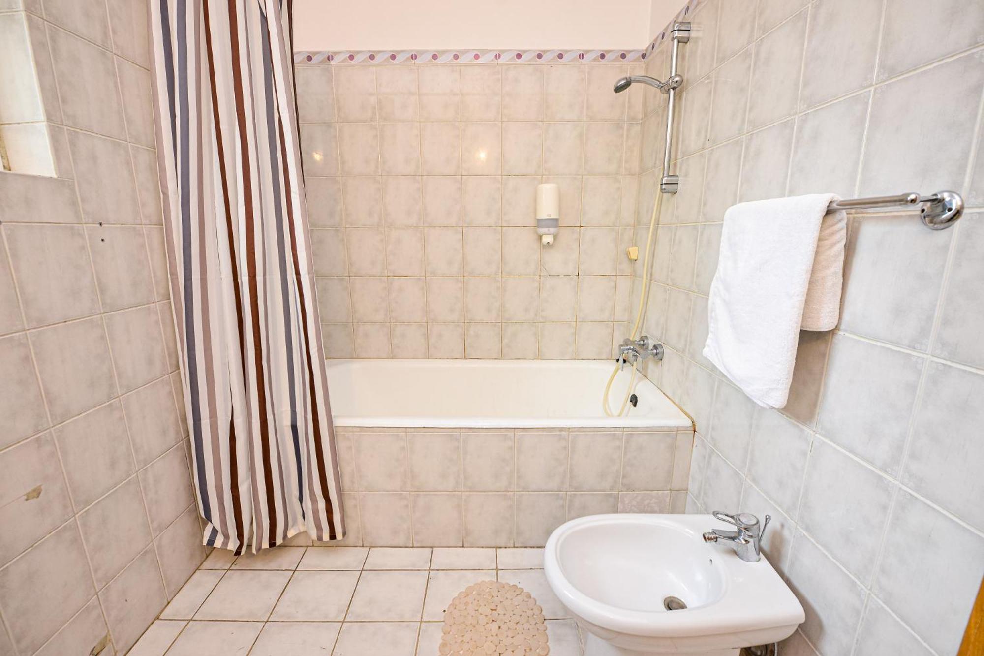 The Lincoln Suites - Central Shabbat Friendly Apartments Бухарест Экстерьер фото