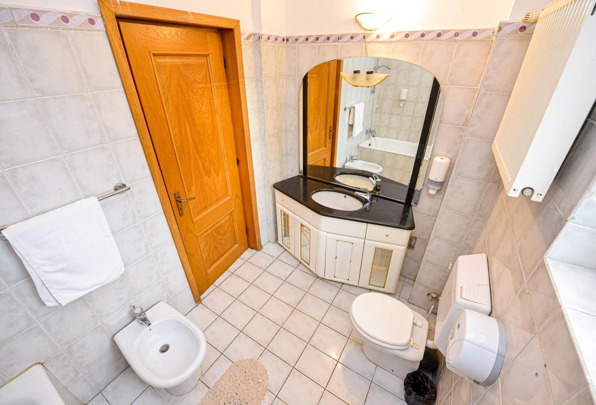 The Lincoln Suites - Central Shabbat Friendly Apartments Бухарест Экстерьер фото